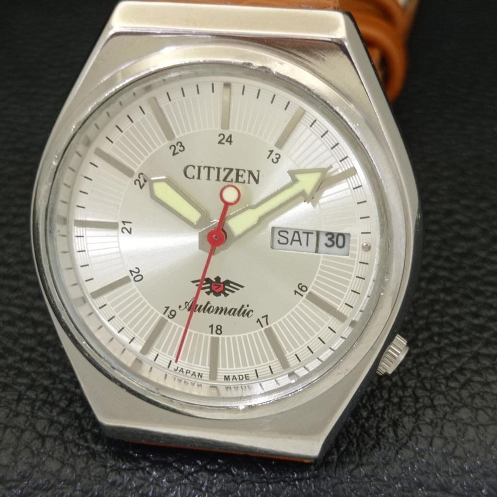 JAPAN VINTAGE CITIZEN AUTOMATIC 8200 MENS SILVER COLOR DIAL WATCH a500282-2 R151b-a500282
