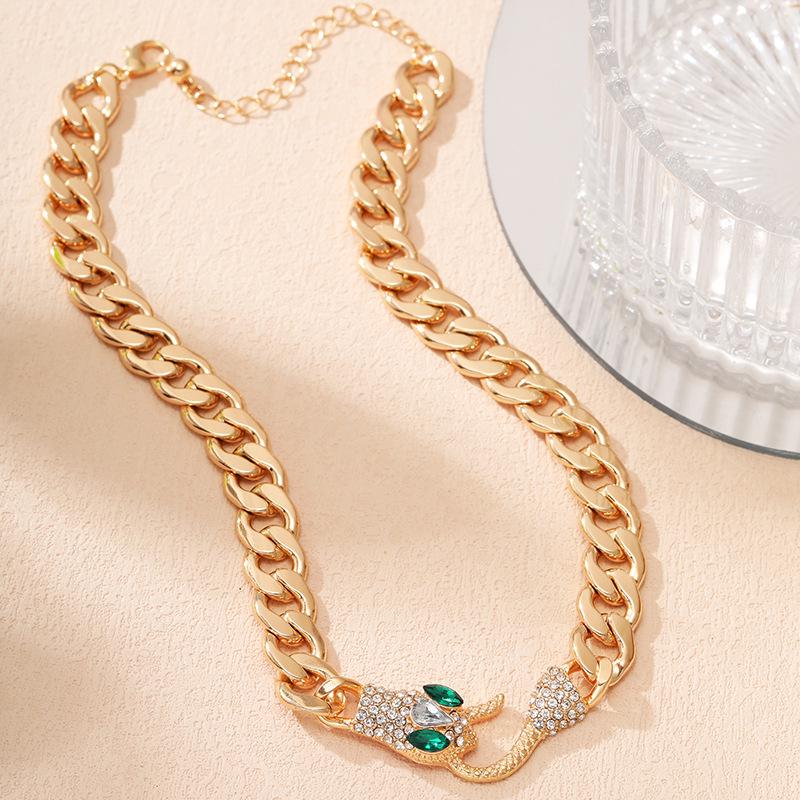 

Yunjin Snake-shaped Metal Pearl Chain Necklace: High-end Hip-hop Style for Women