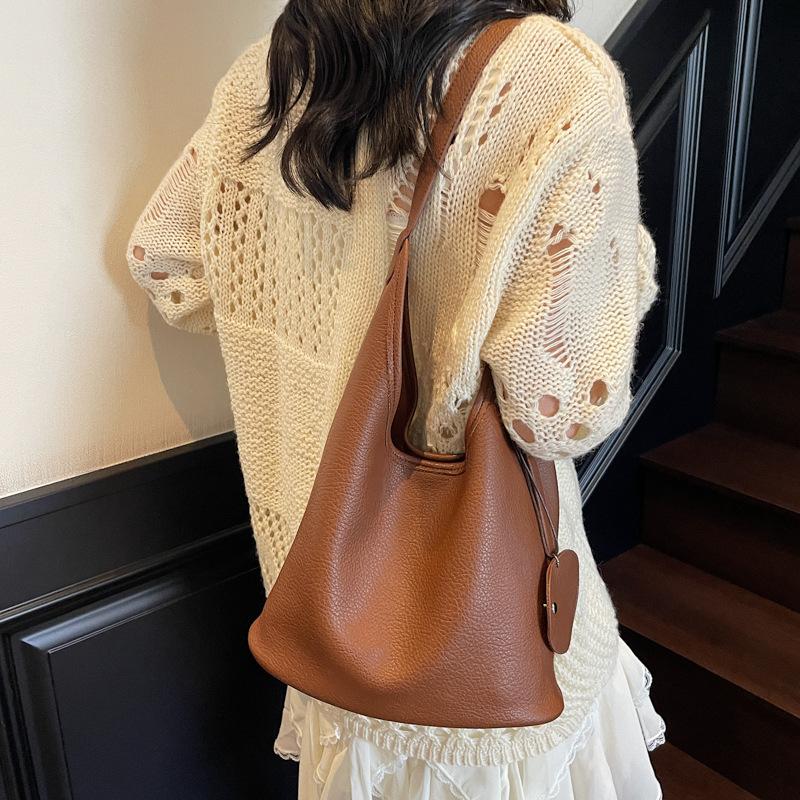 Shoulder Bag Women's Large-capacity Armpit Bag New Versatile Commuter Bucket Bag Tote Bag