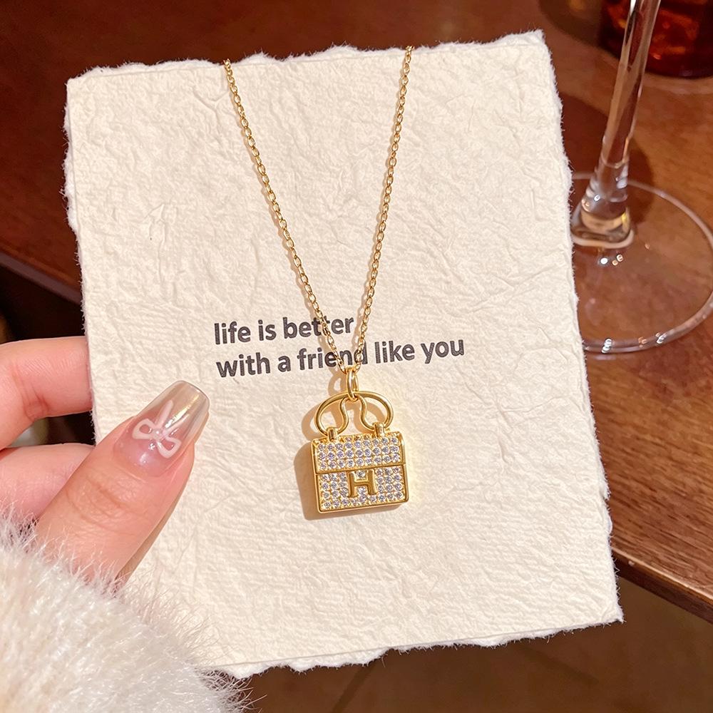 Luxe Diamant 'H' Tas Ketting: Stijlvolle en Elegante Sleutelbeenketting