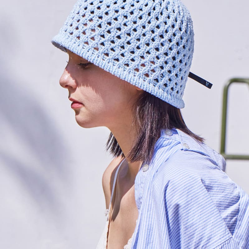 

VARZAR VZ Вязаная панама с перфорацией и длинным лейблом Небо FREE