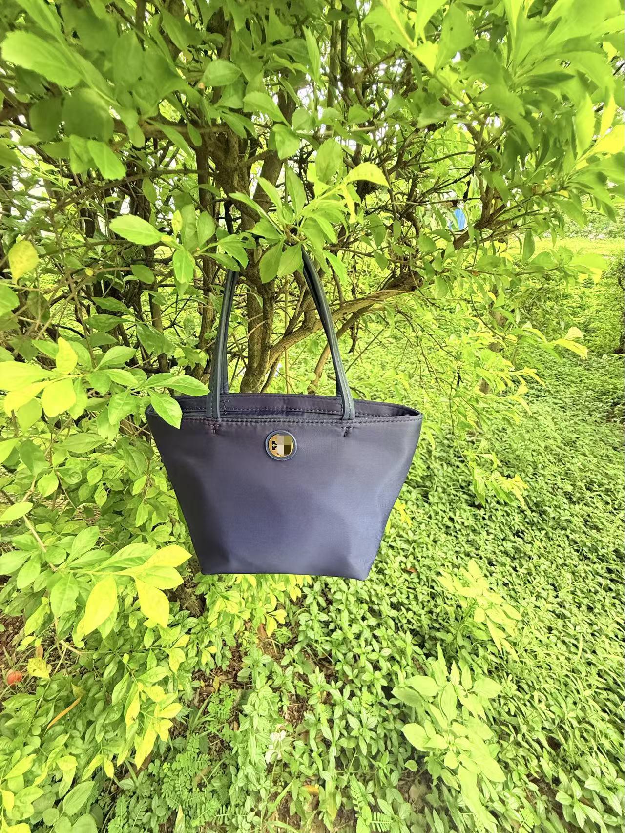 

Chic Nylon Chain Mini Shoulder Bag - Versatile Women s Tote & Crossbody 25x16x10 cm чорний