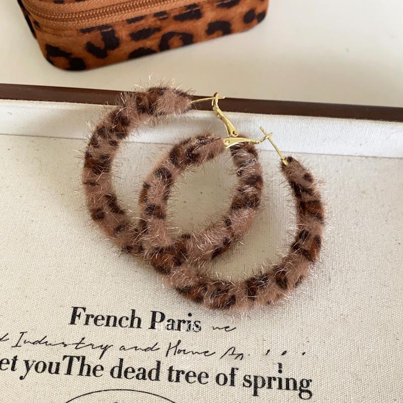 High-End Retro Leopard Print Herzohrringe - Silber Stecker Nische Maillard Stil für Damen