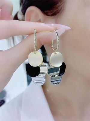 "Korean Fashion High-End Exaggerated Disc Earrings 2023: Trendy Silver Needle Earrings"