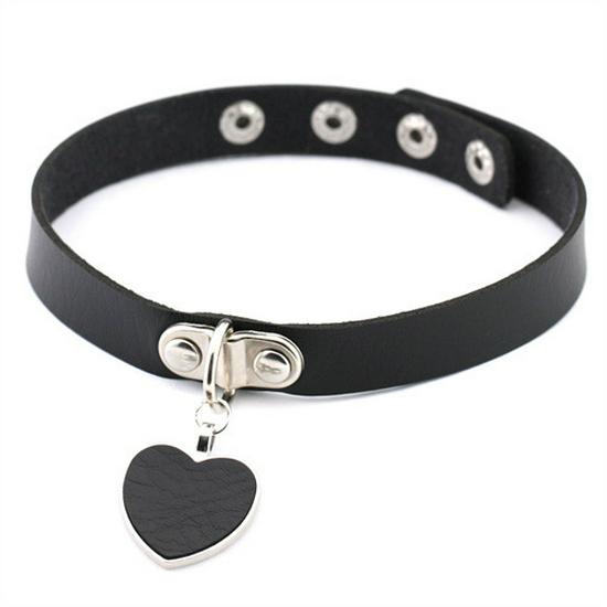 Cool Gothic Black Heart Choker: Women's Punk Metal Necklace with Collar Strap