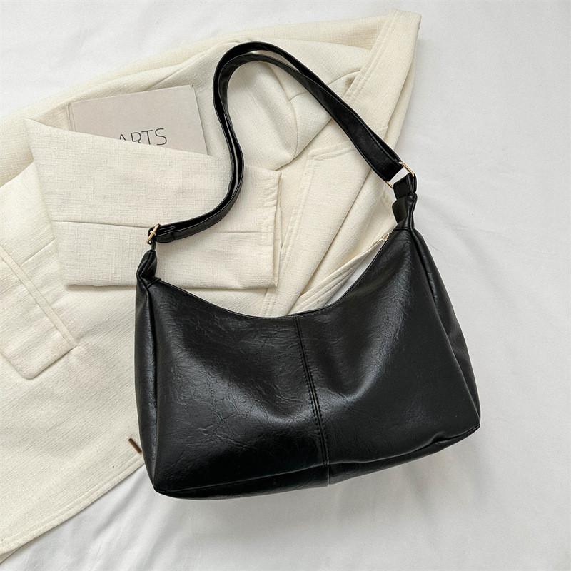 Trendy Casual Shoulder Bag For Women Featuring Large Capacity And Retro Style