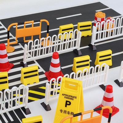 Mini Coni Stradali di Plastica Segnaletica Stradale Mini da Costruzione per Allenamento Sportivo per Bambini Pa X8P4