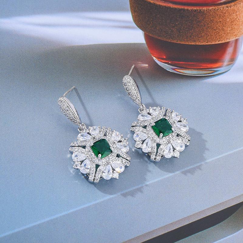 

Европейская и американская мода Банкетные квадратные серьги класса люкс из циркония Квадратные геометрические серьги 925 silver needle