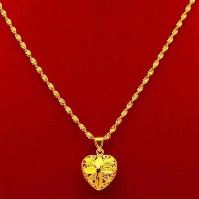 Colgante de Corazón de Trébol de Cuatro Hojas en Oro Arena de Vietnam - Joyería de Moda de Lujo