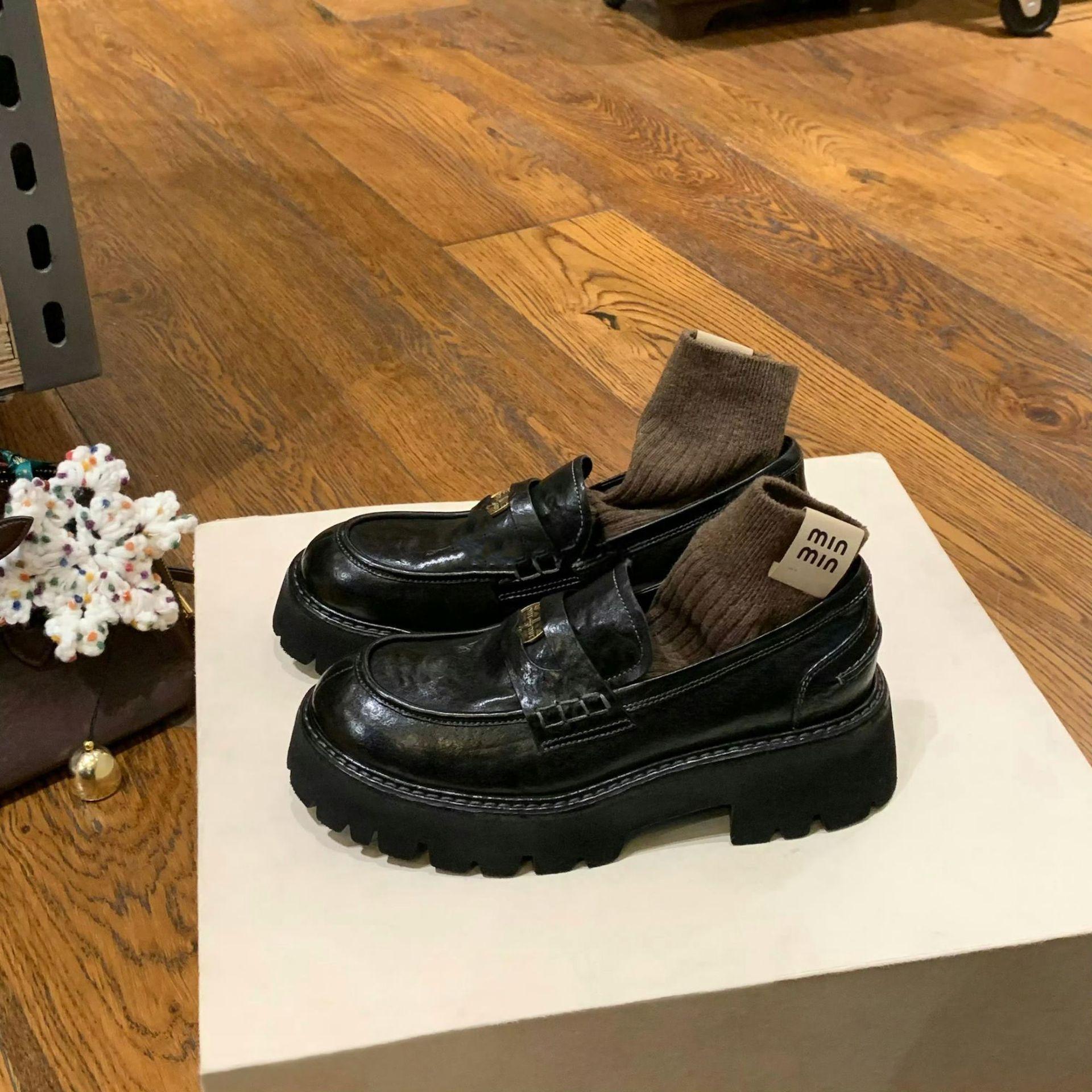 Cowhide version of grape mother with the same washed horse leather round head one pedal lazy gold coin commuting loafers women s small leather shoes 35 6980₽