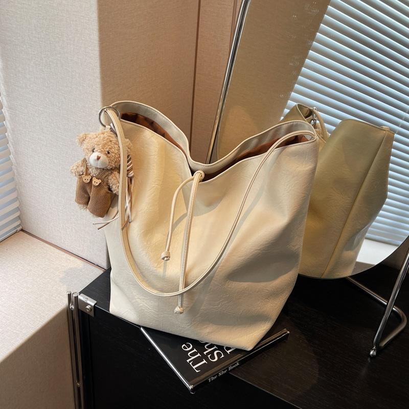 Large Capacity Bag Women's Versatile New Retro Casual Shoulder Messenger Bag Pleated Commuter Tote Bag