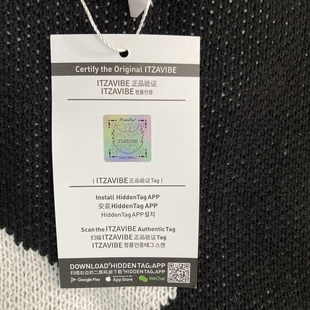 [USED] Stray Kids cat sweater worn by Reno, black