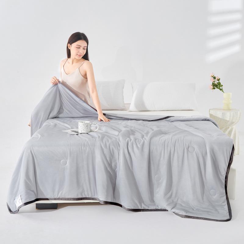Seiden-Sommerdecke mit kühlendem Effekt: Einzel-/Doppelbett, Maschinenwaschbar, Klimaanlagen-geeignet, Dünner Geschenke-Quilt