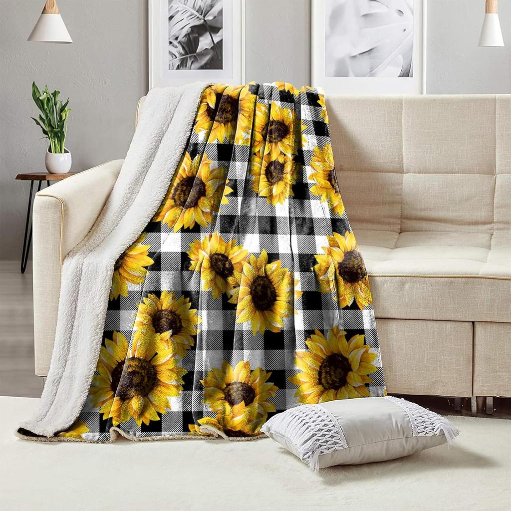Reunbmq Super Soft Flannel Fleece Throw Blanket Lightweight Sherpa Blankets for CouchBedDorm Retro Skulls