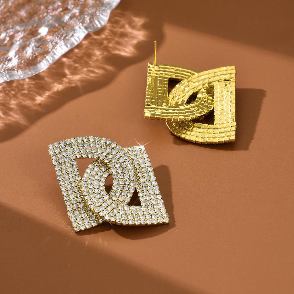 Fashion Exaggerated Diamond-Set Letter D Stud Earrings Retro Niche Light Luxury High-End Temperament Fashion Earrings Women