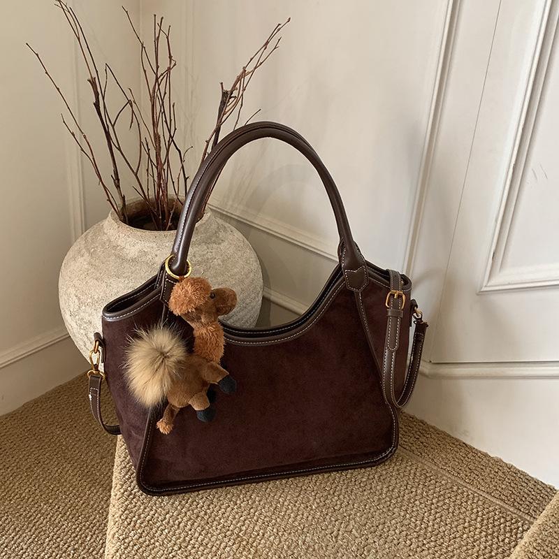 

Autumn and winter new fashion tote bag casual personality simple bag 2025 trendy women s shoulder messenger bag Without pendant