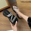 2025 summer new fashion trend rhinestone outer wear versatile thick-soled cool slippers muffin bottom stepping on shit beach shoes