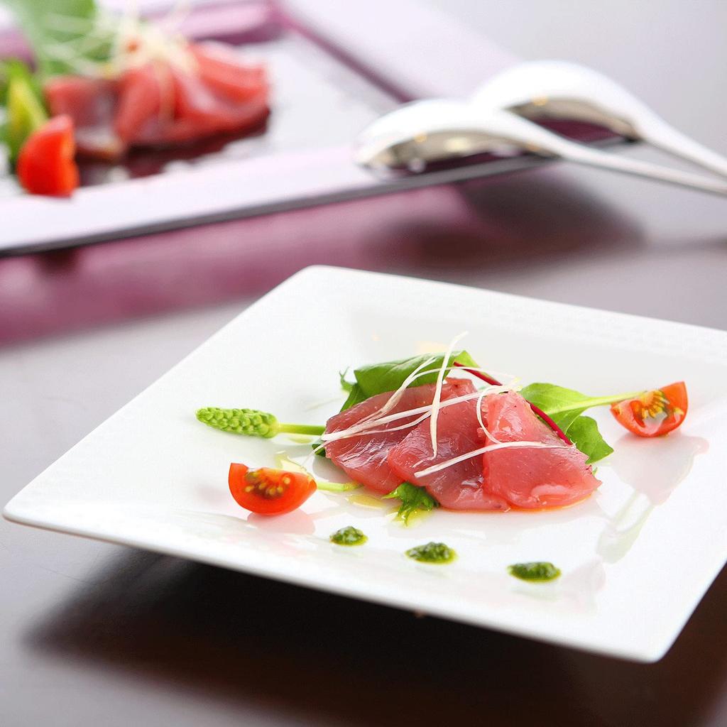 Noritake Square Plates (Pair) 19cm Rhythm White, Microwave and Dishwasher Safe, Fine Porcelain, P5340A/1610