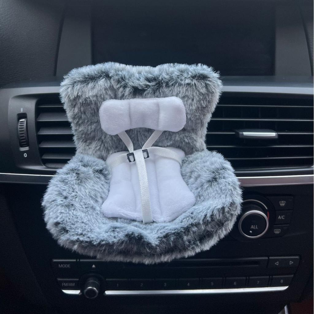 Bezpečnostní autosedačka pro panenku kreslený model židle pro Labubu Dekorace výstupu autosedačky pro panenku Labubu Styling interiéru auta