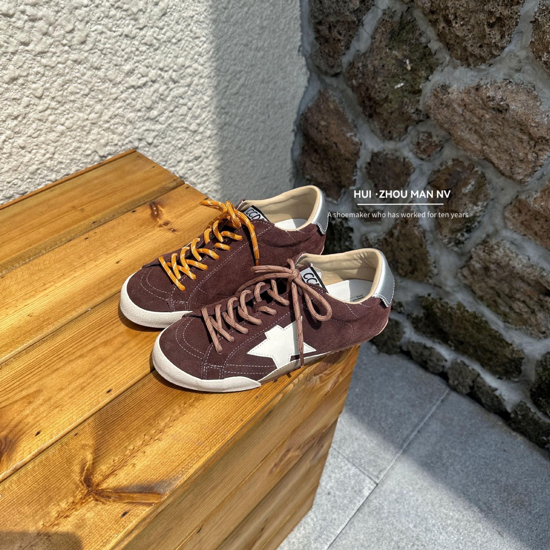 

Leather retro German training shoes women s 2025 new versatile old small dirty shoes lace up flat casual sports board shoes women 41 темно-коричневого кольору