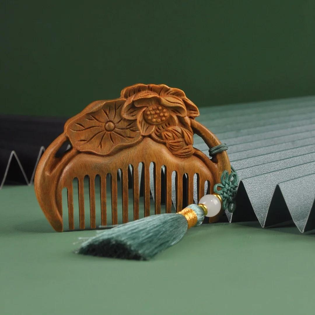 

Carved Lotus Pattern Hollow Out Wooden Comb Handmade Decorative Portable Massage Hair Combs with Tassels Natural Sandalwood Comb