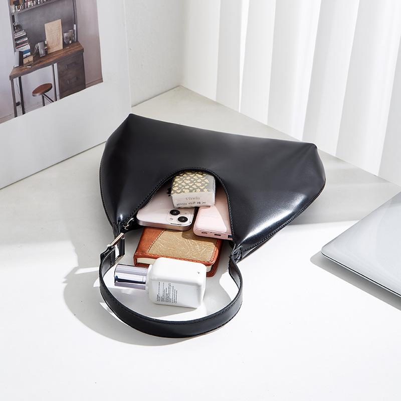 Trend Małe torby podręczne Moda Nowe damskie torby w jednolitym kolorze Uniwersalny koreański styl Damska torba półksiężycowa Torby pachowe