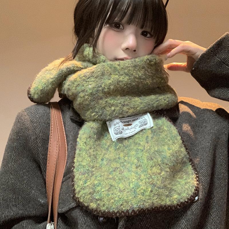 Korean atmosphere green scarf women's winter new soft waxy retro warm lock edge knitted neck scarf