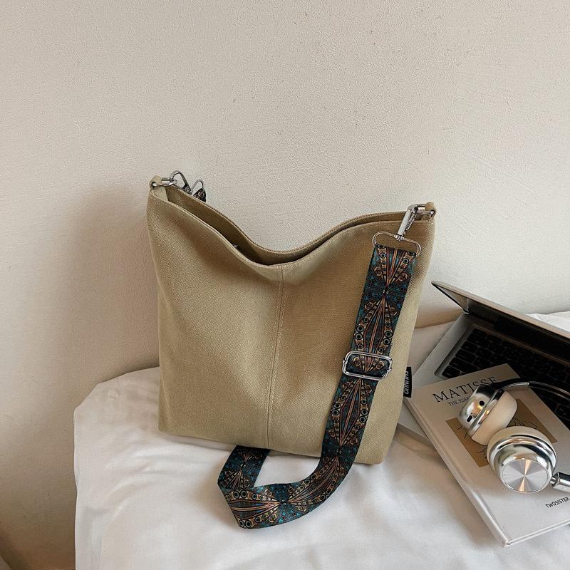 Large-capacity bag women's autumn new retro broadband shoulder messenger bag textured commuter bucket bag