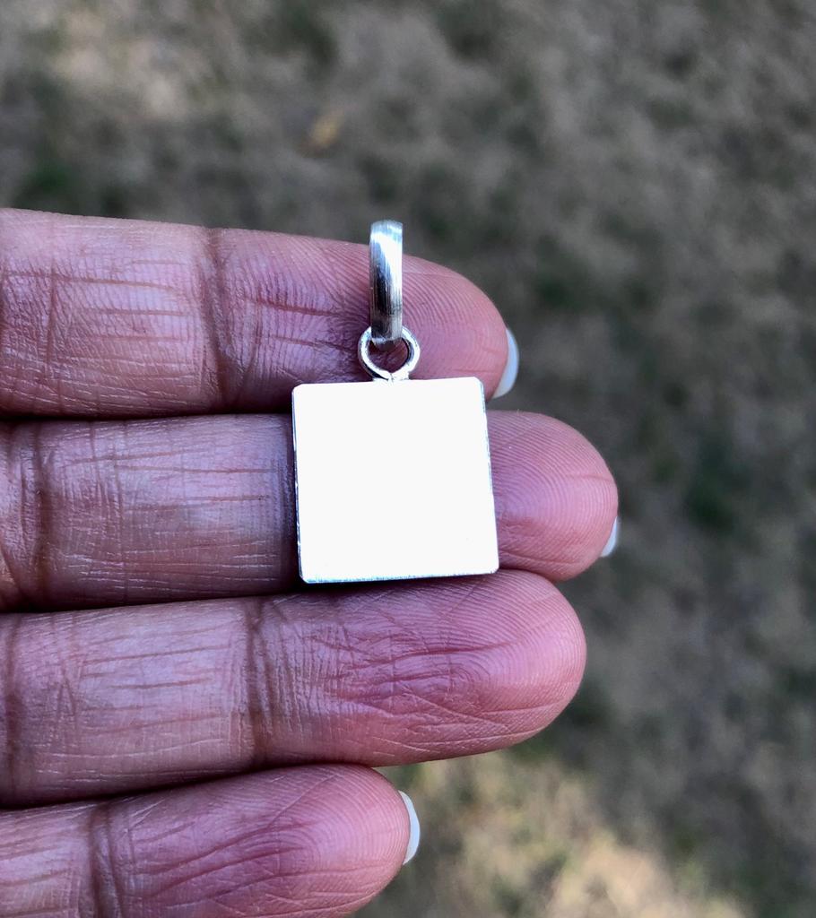 Ciondolo quadrato in argento puro 999 fatto a mano, 15 mm, per Pooja nel tempio, Rimedio astrologico per Rahu, Rimedio del Lal Kitab