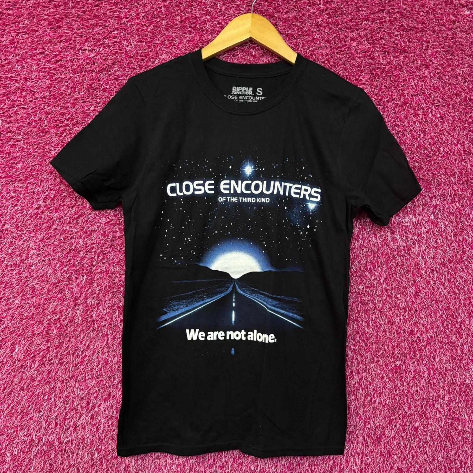 Close Encounters of the Third Kind We Are Not Alone T-Shirt Small XL
