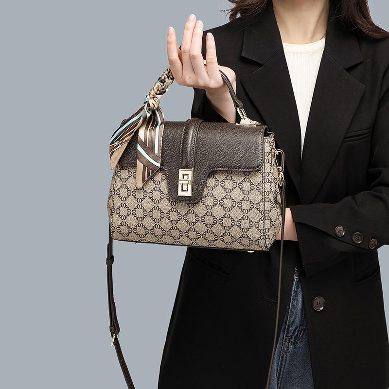 Bag new women's bag autumn and winter shoulder messenger bag light luxury atmosphere high sense portable mother bag