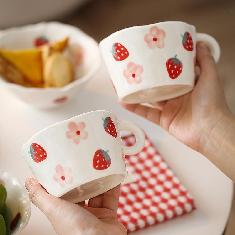Overseas Hot-Selling Hand-Painted Strawberry Flower Ceramic Coffee Cup And Saucer Set High-Value Cup Cute Water Cup