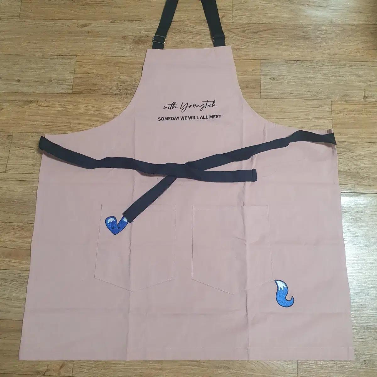 

Yongtak Official Merchandise Howe Apron
