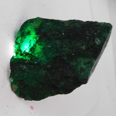 Natural Green Emerald Loose Gemstone 425 Ct Rough for Lapidary and Gem Collections