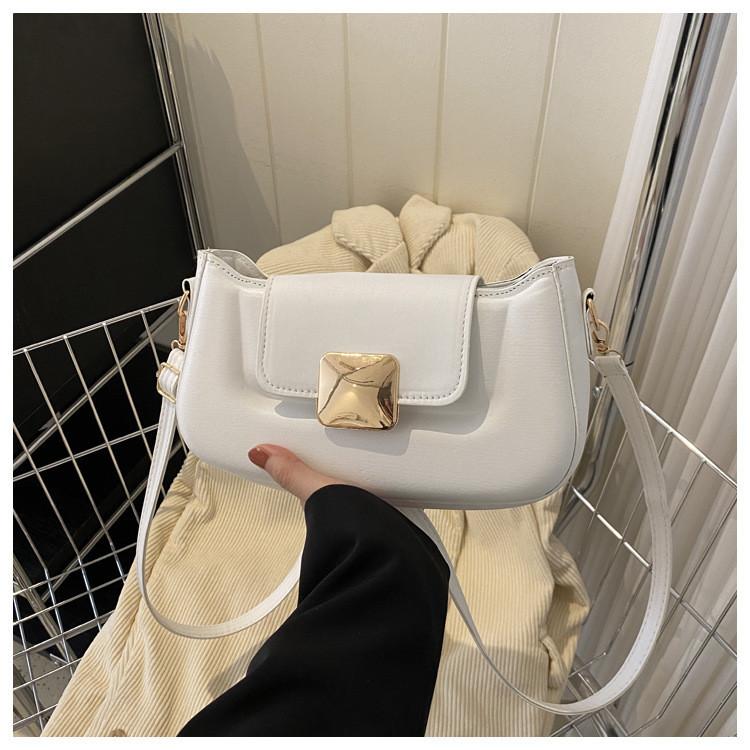 Fashionable Solid Color Minimalist Embossed Design 2023 Winter New Casual Trendy Armpit Diagonal Single Shoulder Small Square Bag Women Black