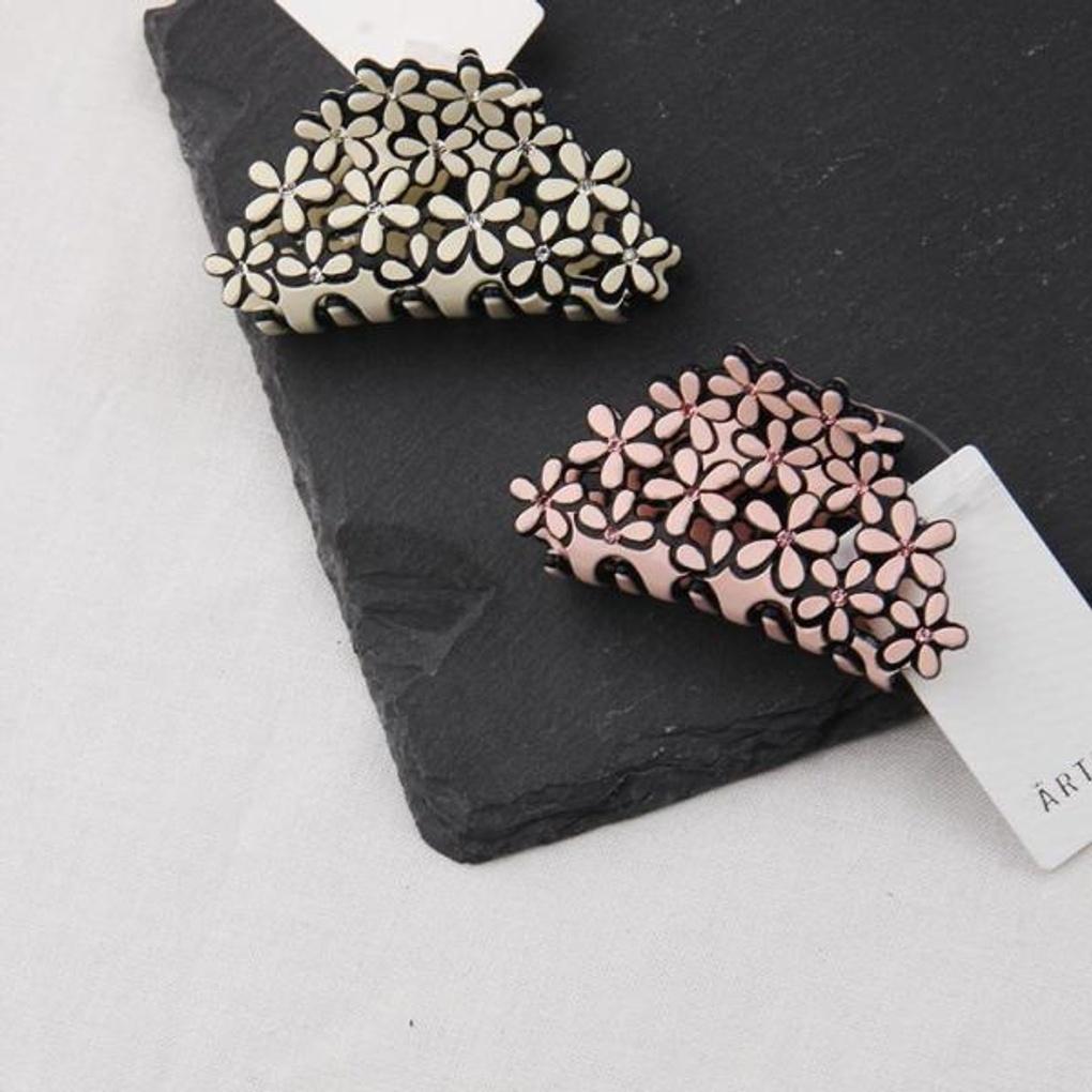 Atria's gorgeous and soft, strong half-haired, flower-shaped clip-on hairpin SMIHPAC0002