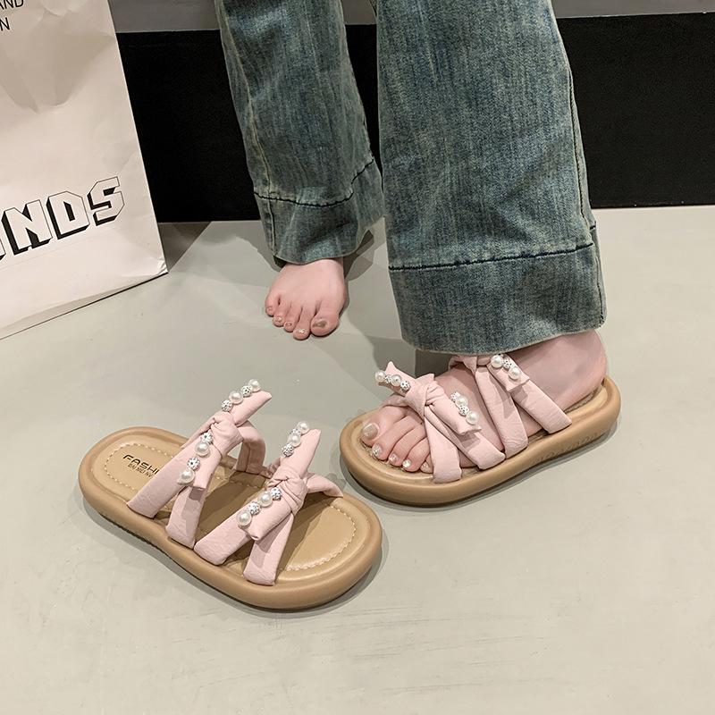 Thick-soled women's outer slippers, new in summer 2025, not tired feet, pearl bow sandals, soft-soled beach slippers