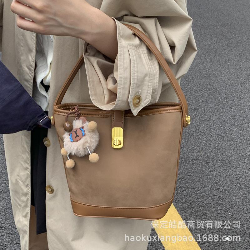 Premium Retro Handbag Bag Women's 2025 New Fashion Versatile Shoulder Bag Niche Super Fire Messenger Bag