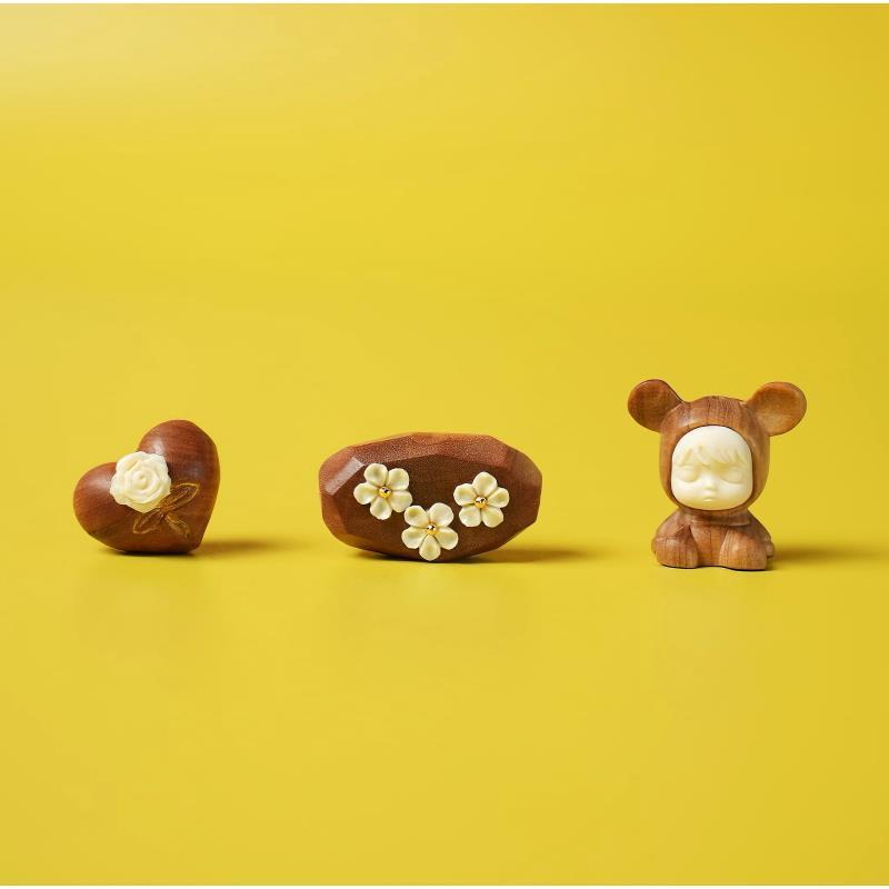 Mysore Sandalwood Inlaid Exquisite Chinese Ice Cream Lion & Bear Accessories