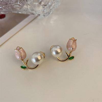 1 Paire Exquis Tulipes Fleur Design Perle Blanche Boucles d'Oreilles Puces Pour Femmes Doux Exquis Charme Fête Bijoux de Mariage Banquet Fête Cadeau