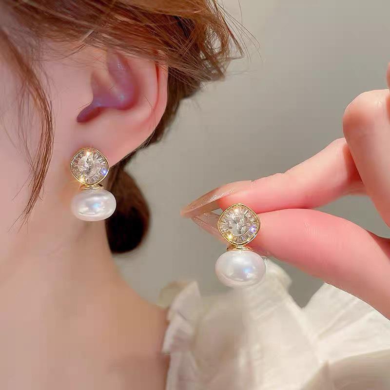 Rhombus zircon Mapei pearl ear clips, mosquito coil disc without ear piercings, high-end sense, niche fashion, light luxury temperament earrings