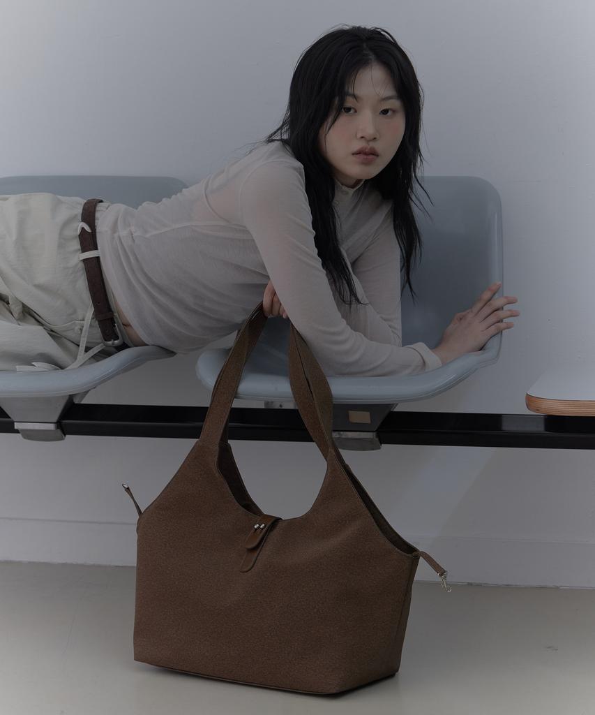 Haveawhale Piggy Buckle Bag (Br)