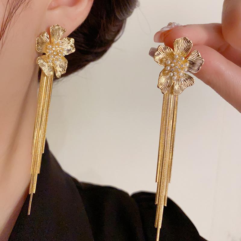 Pearl flower fringed earrings French light luxury stud earrings high-end temperament earrings women