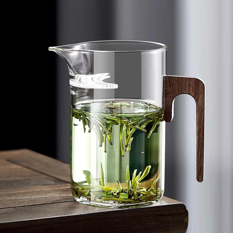 YIHUTEA Handmade Glass Crescent Fairness Cup with Filter