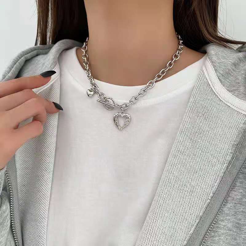 Fashion Love Heart Pendant Choker Necklace for Women Silver Color Clavicle Chain Female Party Jewelry On The Neck