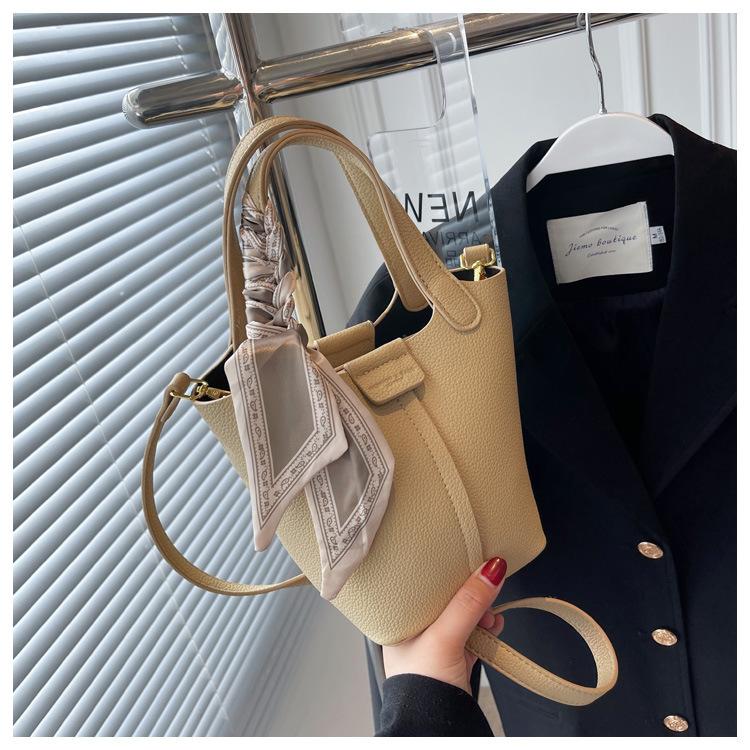 High-end Small Bag Women's New Fashion Versatile Vegetable Basket Portable Bucket Bag Messenger Bag