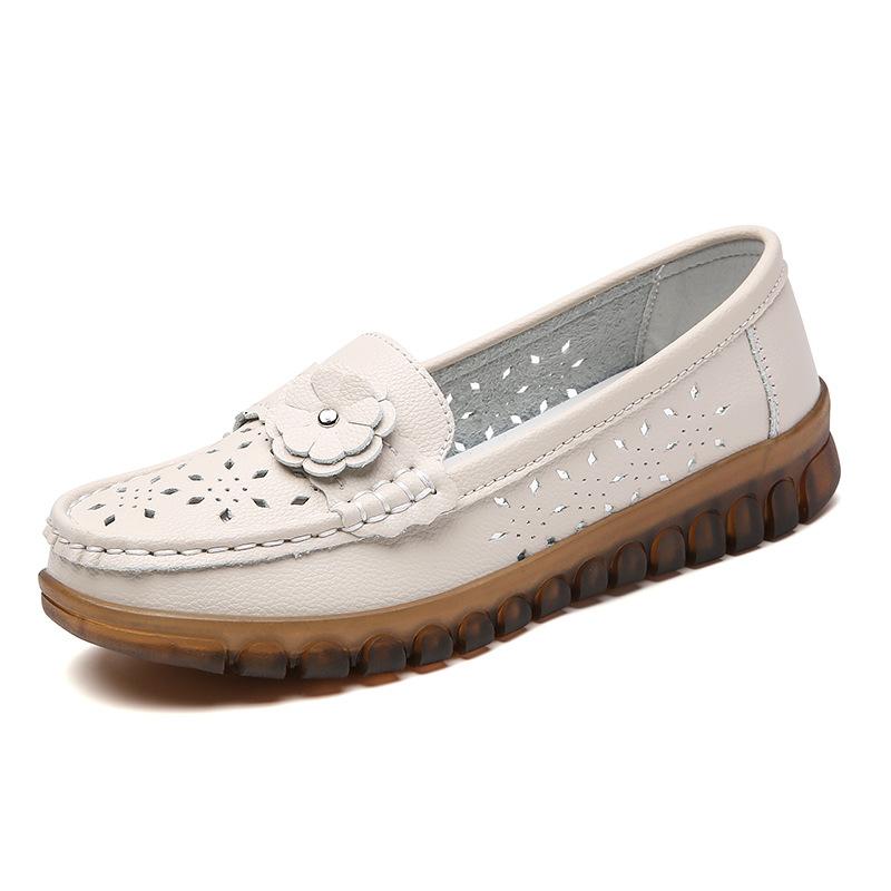 Casual Shoes Women's Hollow Soft-soled Leather Doudou Shoes Are Comfortable, Versatile, Fringed, and Pedal Middle-aged Mother Shoes