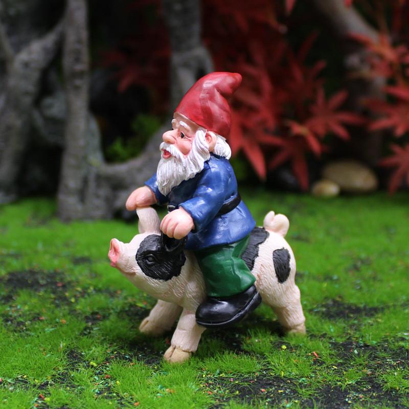 Resin Micro Landscape Gnome Figurine With Pig For Home Garden And Holiday Gift
