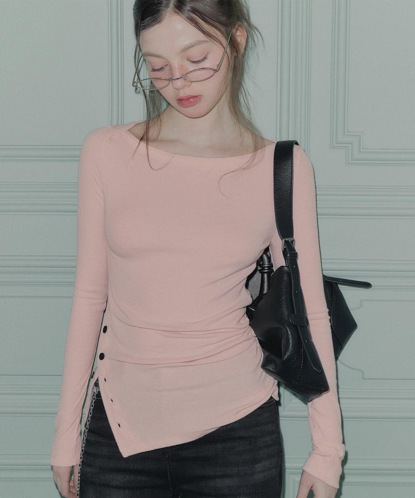 Teuwi Decol Asymmetrical Slit Boat Neck Long Sleeve T-Shirt