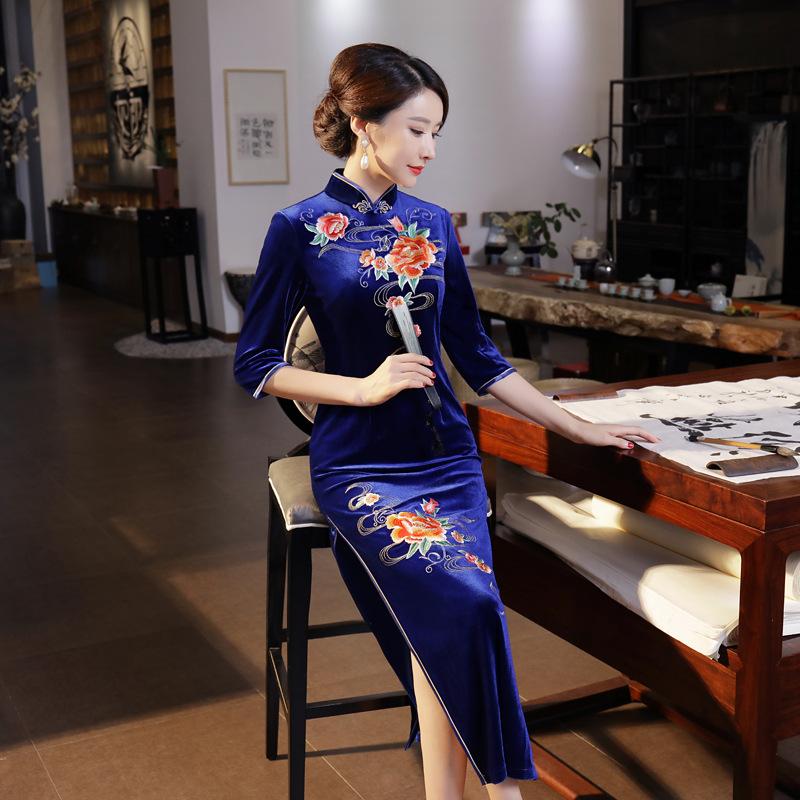 A long autumn and winter velvet cheongsam improved daily banquet large size performance clothes women's clothing Chinese style